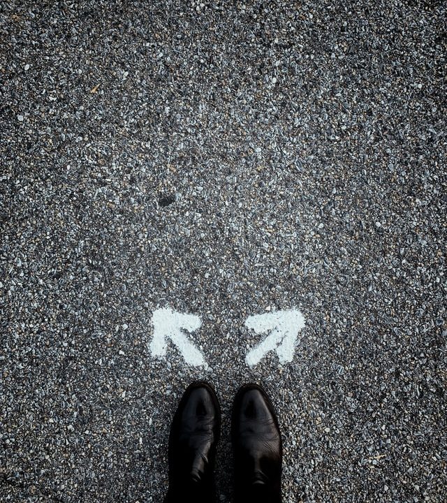 feet at the base of two arrows going in opposite directions